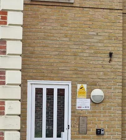 Very Nice Two Bedroom Apartment In London